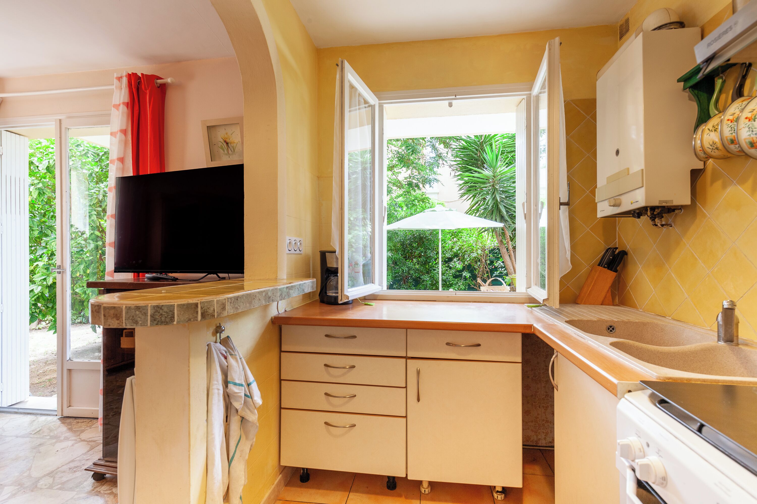 Refrigerador, microondas, horno, placa de cocina