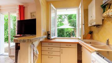 Refrigerador, microondas, horno, placa de cocina