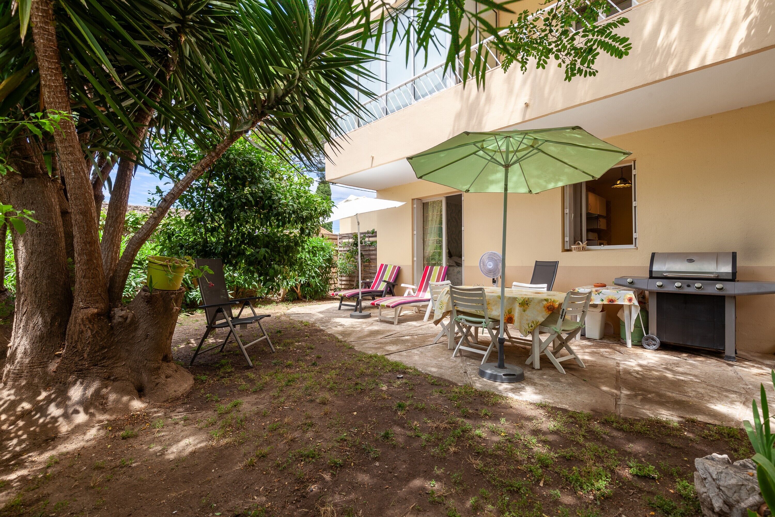 屋外ダイニングエリア