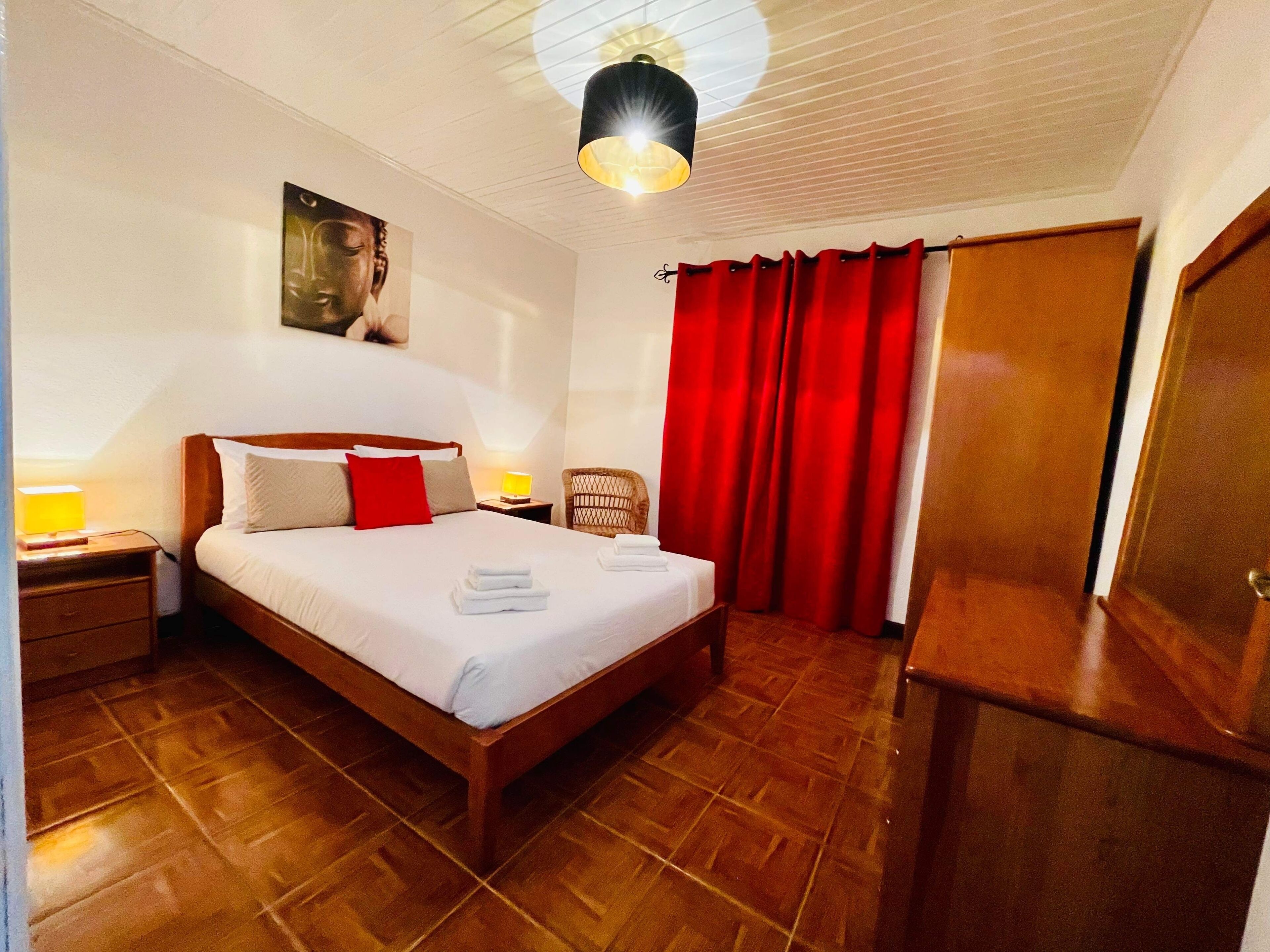 3 bedrooms, in-room safe, iron/ironing board, free WiFi