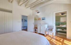 5 室のベッドルーム、旅行用ベビーベッド、WiFi (無料)、ベッドシーツ