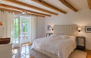 5 habitaciones, cuna de viaje, wifi gratis y ropa de cama