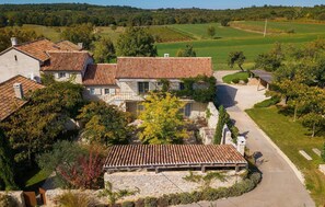 المنشأة من الخارج