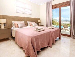 4 camere, una scrivania, ferro/asse da stiro, Wi-Fi gratuito