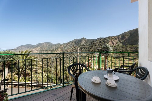 Holiday Home 'Casa De Berta' with Mountain Views, Private Terrace and Wi-Fi