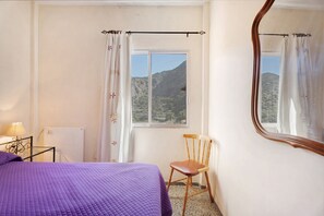 1 habitación, tabla de planchar con plancha, wifi gratis y ropa de cama 