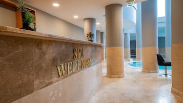 4 bars/lounges, swim-up bar