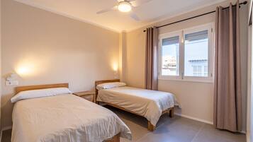 2 chambres, fer et planche à repasser, Wi-Fi gratuit, draps fournis