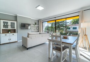 TV - Apartment 'Apartamento Ponent 6' with Private Terrace, Wi-Fi and Air Conditioning (Cala Ratjada)