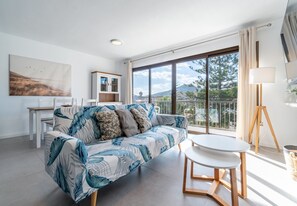 TV - Apartment 'Apartamento Ponent 7' with Private Terrace, Wi-Fi and Air Conditioning (Cala Ratjada)