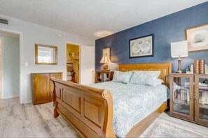 2 Schlafzimmer, Schreibtisch, BĂŒgeleisen/BĂŒgelbrett, WLAN