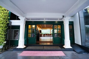 Property entrance - Hotel C7 Munnar (Devikolam)