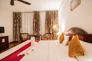 Individually furnished, desk, free WiFi, bed sheets