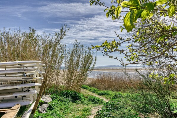 Beach nearby - Apartment 'Les Embruns' with Sea View, Private Terrace and Balcony (Empuriabrava)
