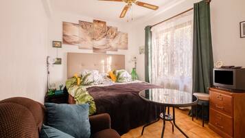 1 chambre, fer et planche à repasser, Wi-Fi gratuit, draps fournis