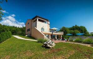 Exterior - Awesome home in Buzet (Buzet)