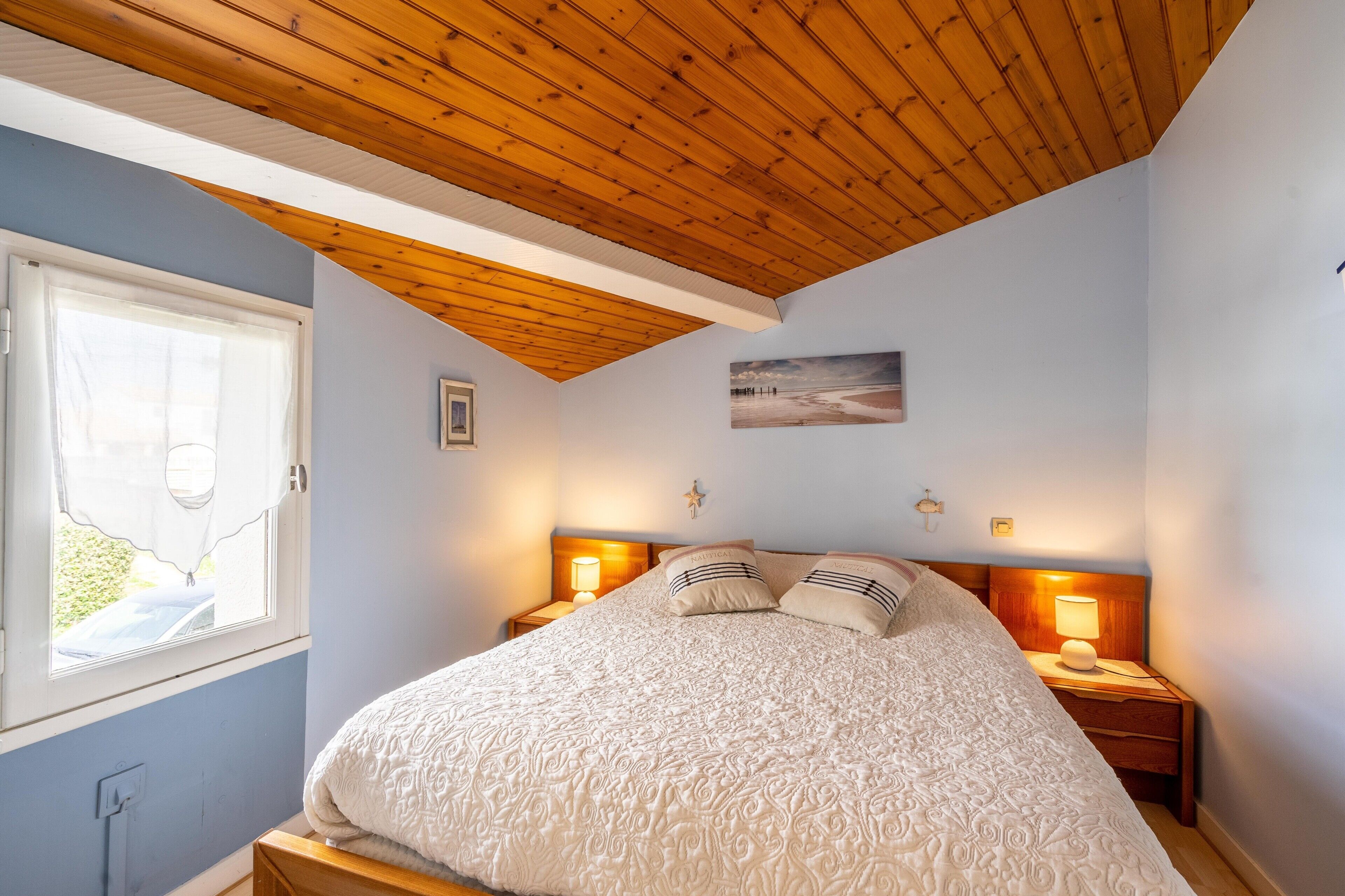 2 bedrooms, iron/ironing board, free WiFi