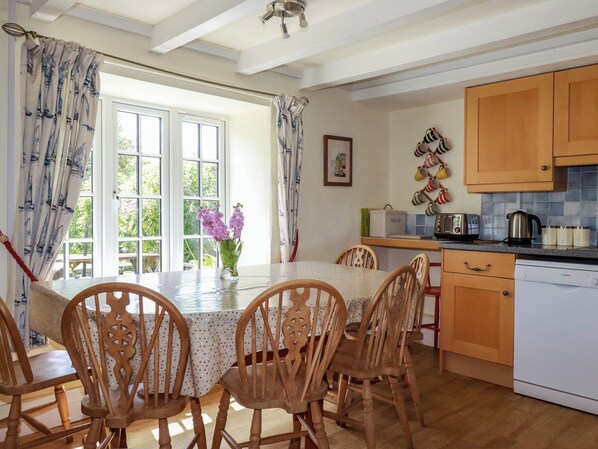 Cottage | Dining