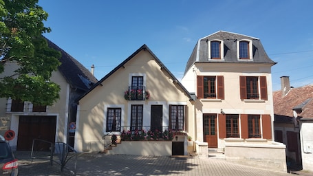 Exterior. La douceur de vivre du Val de Loire, Gîte & Chambres d'hôte in Pouilly-sur-Loire.