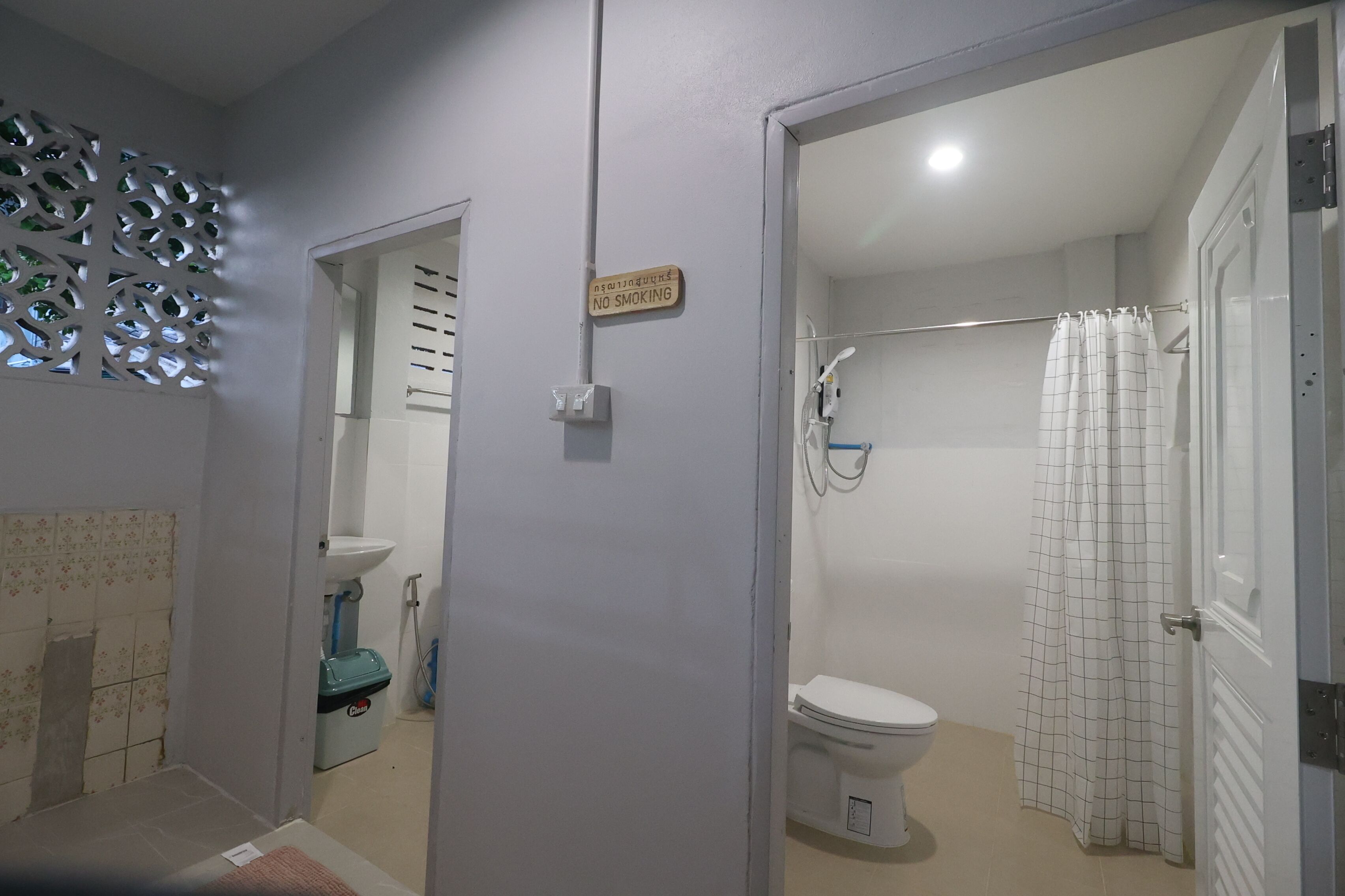 Shower, soap, shampoo, toilet paper