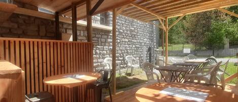 屋外ダイニングエリア