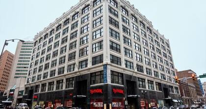 3BR CozySuites at The Block