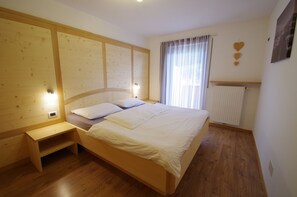 2 makuuhuonetta, silitysrauta/-lauta, ilmainen Wi-Fi, vuodevaatteet