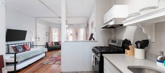 ArtMusicEntertainment+Downtown+PetsOK+Walk2Shore