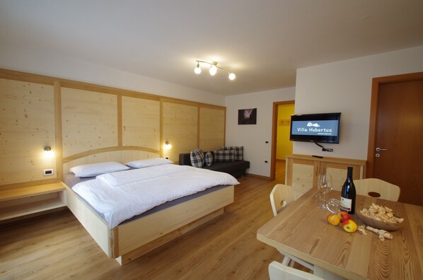 1 habitación, tabla de planchar con plancha, wifi gratis y ropa de cama 