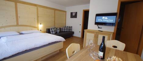 1 chambre, fer et planche Ă repasser, Wi-Fi gratuit, draps fournis