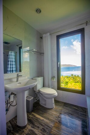 Suite | Bathroom