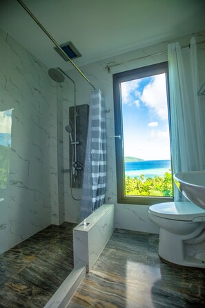 Suite | Bathroom