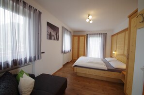 2 dormitorios, tabla de planchar con plancha, wifi gratis y ropa de cama