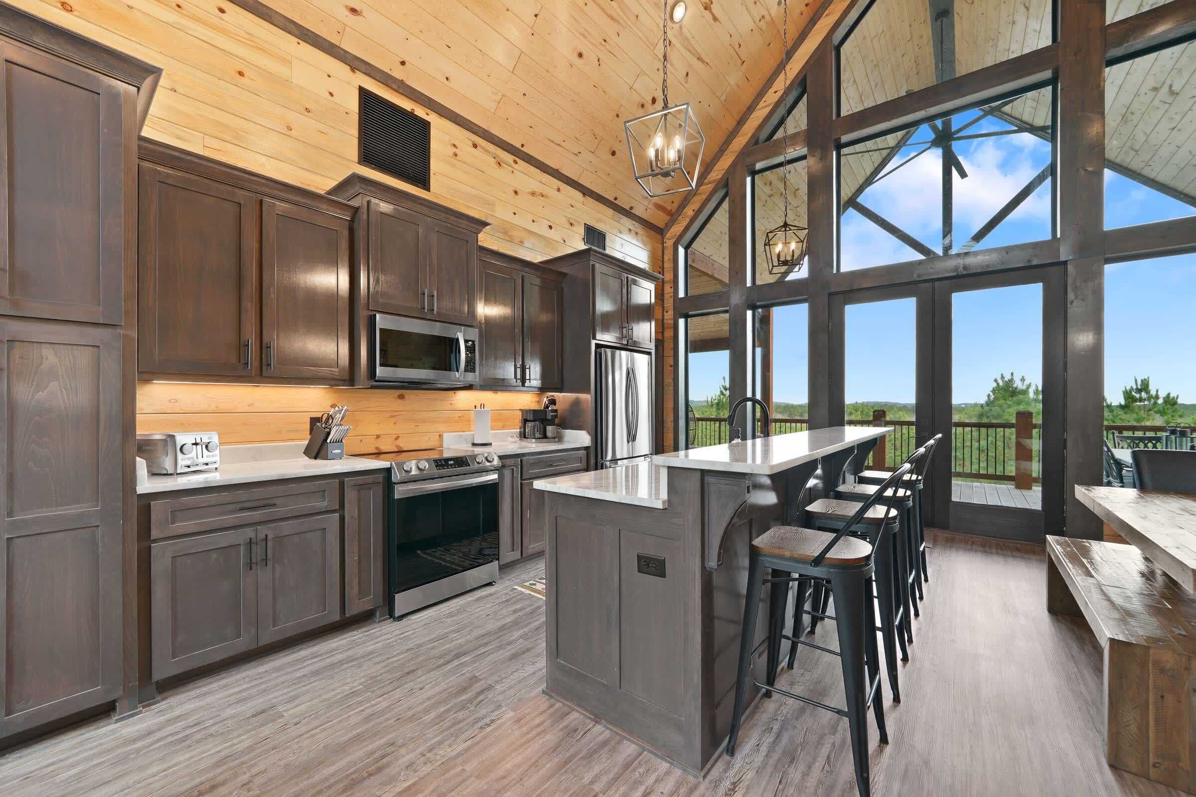 Køleskab, mikrobølgeovn, ovn, kogeplade