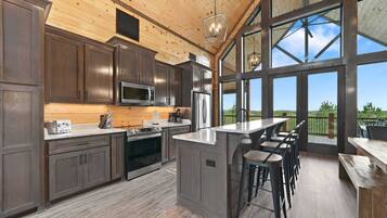 Køleskab, mikrobølgeovn, ovn, kogeplade