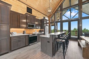 Køleskab, mikrobølgeovn, ovn, kogeplade