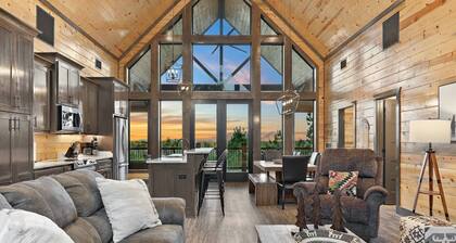 Bright Cabin w/ Spa + Mountain Views, Sleeps 12!