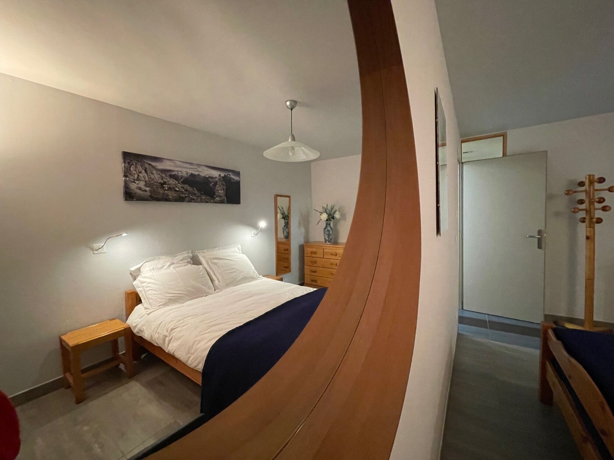 2 slaapkamers, een bureau, een strijkplank/strijkijzer, gratis wifi