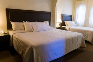 3 Schlafzimmer, Schreibtisch, Bügeleisen/Bügelbrett, WLAN