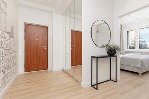 3 habitaciones, tabla de planchar con plancha, wifi y ropa de cama 
