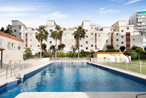 Pool - Studio Apartment 'Calle Manuel Mena 4' with Sea View, Wi-Fi and Air Conditioning (Benalmadena)