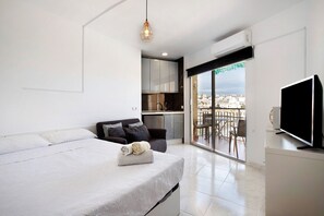 Iron/ironing board, free WiFi, bed sheets - Studio Apartment 'Calle Manuel Mena 4' with Sea View, Wi-Fi and Air Conditioning (Benalmadena)