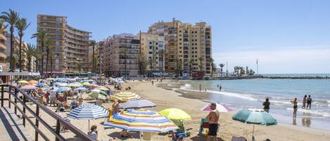 بالقرب من الشاطئ