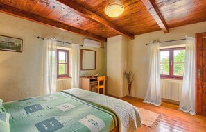 3 Schlafzimmer, Reisekinderbett, kostenloses WLAN, Bettwäsche