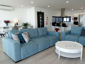 Smart TV, books, printers - For peace of mind and full relaxation. (Ponta do Pargo)