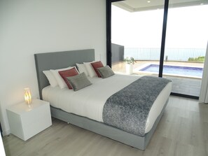 3 soverom, safe på rommet, strykejern/-brett og reiseseng for barn