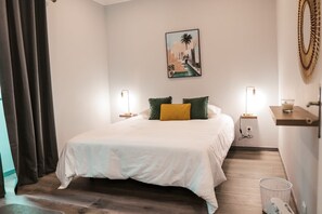 3 bedrooms, iron/ironing board, WiFi, bed sheets - Casa Maresia - 5 mins from the sea (Fenais da Luz)