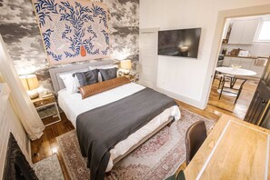 1 bedroom, desk, WiFi, bed sheets