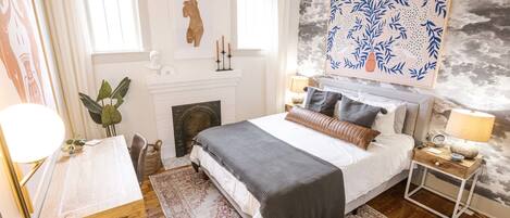 1 bedroom, desk, WiFi, bed sheets