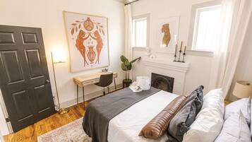 1 dormitorio, escritorio, tabla de planchar con plancha y wifi